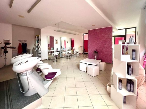 locale commerciale in vendita a Castellalto