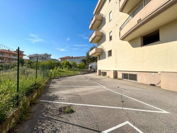 casa indipendente in vendita a Castellalto in zona Castelnuovo Vomano