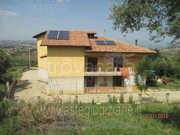 appartamento in vendita a Castellalto in zona Santa Lucia