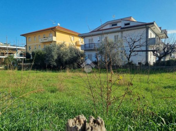 casa indipendente in vendita a Castellalto in zona Castelnuovo Vomano