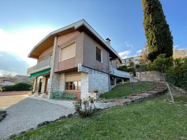 casa indipendente in vendita a Castellalto