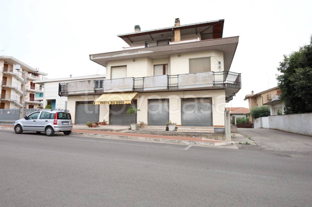 casa indipendente in vendita a Castellalto in zona Castelnuovo Vomano
