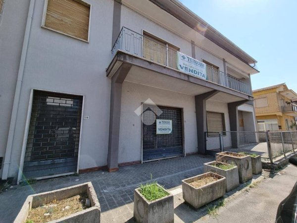 intera palazzina in vendita a Castellalto in zona Castelnuovo Vomano