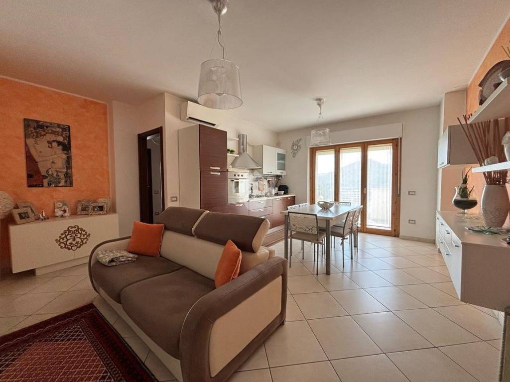appartamento in vendita a Castellalto in zona Castelnuovo Vomano