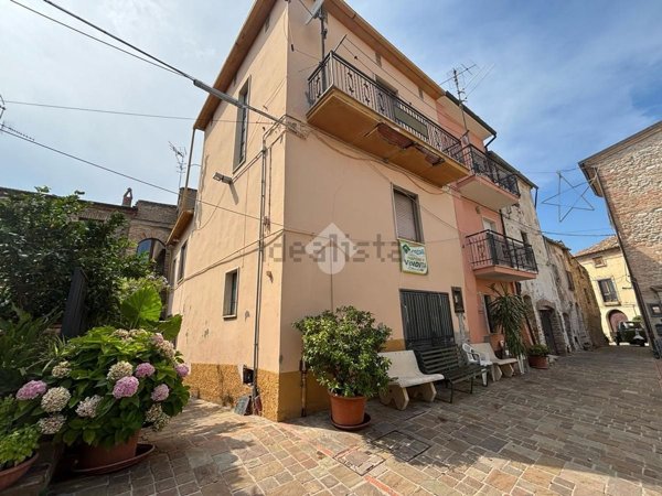 appartamento in vendita a Castellalto in zona Castelbasso