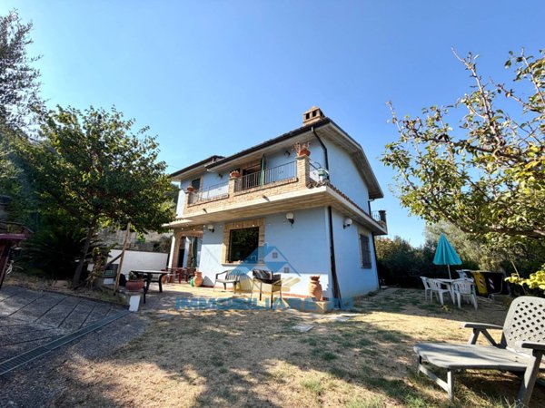 casa indipendente in vendita a Castellalto