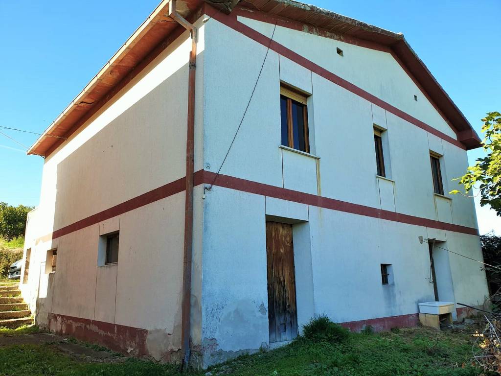 casa indipendente in vendita a Castelli