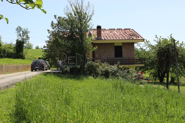 casa indipendente in vendita a Castelli
