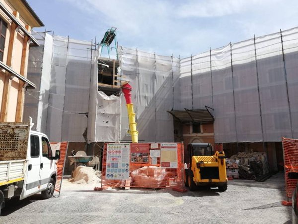 negozio in vendita a Castelli