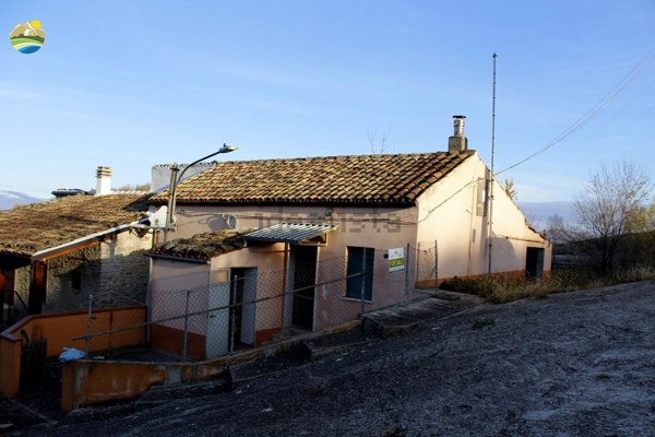 casa indipendente in vendita a Castelli