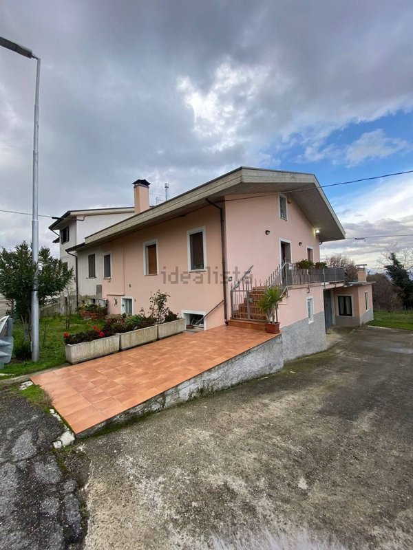 casa indipendente in vendita a Castelli