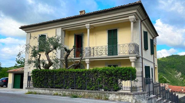 casa indipendente in vendita a Castelli