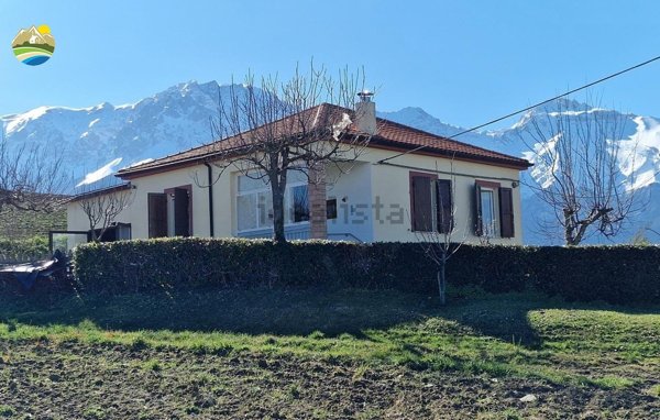 casa indipendente in vendita a Castelli
