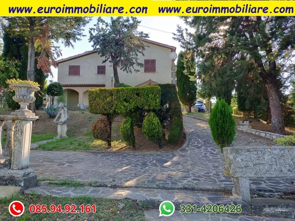casa indipendente in vendita a Castelli