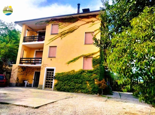 casa indipendente in vendita a Castiglione Messer Raimondo