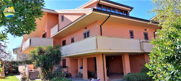 casa indipendente in vendita a Castiglione Messer Raimondo