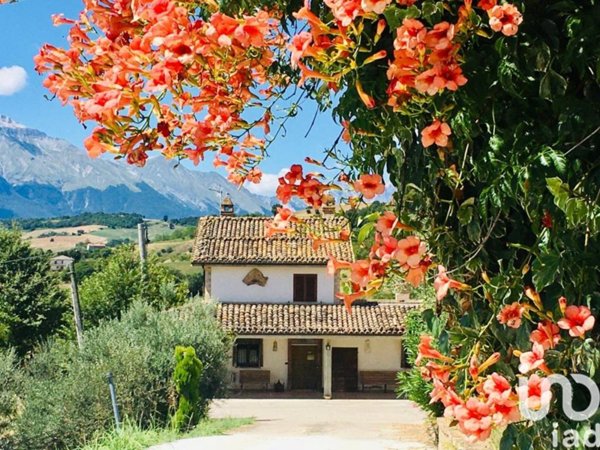 casa indipendente in vendita a Castiglione Messer Raimondo