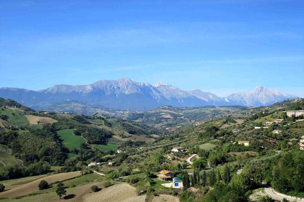 casa indipendente in vendita a Castiglione Messer Raimondo