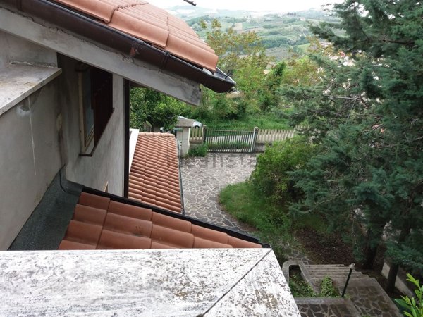 casa indipendente in vendita a Castiglione Messer Raimondo