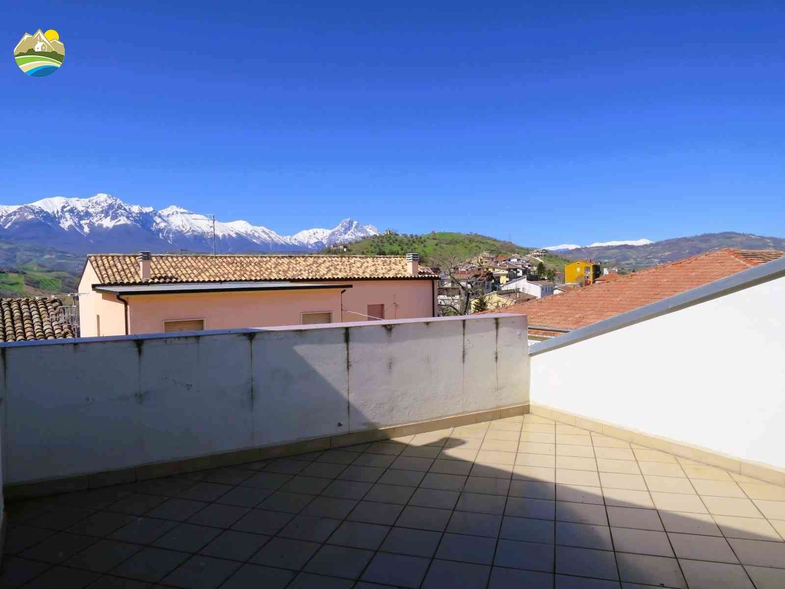 casa indipendente in vendita a Castiglione Messer Raimondo