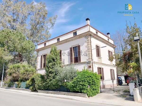 casa indipendente in vendita a Castiglione Messer Raimondo