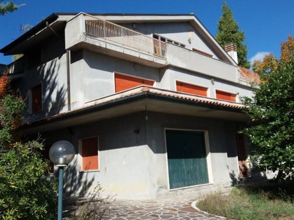 casa indipendente in vendita a Castiglione Messer Raimondo
