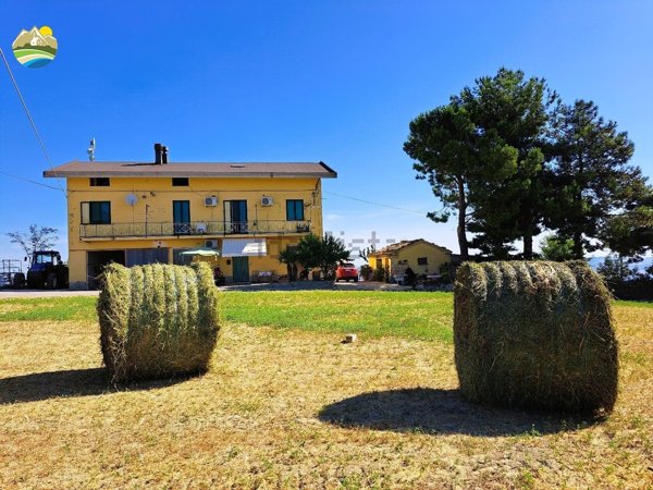 casa indipendente in vendita a Castiglione Messer Raimondo in zona San Giorgio