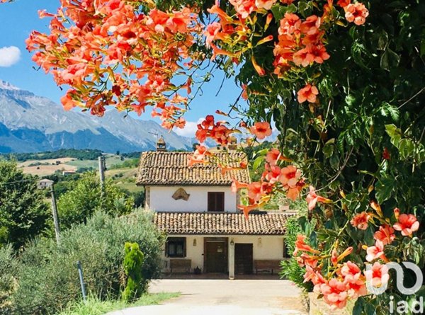 casa indipendente in vendita a Castiglione Messer Raimondo