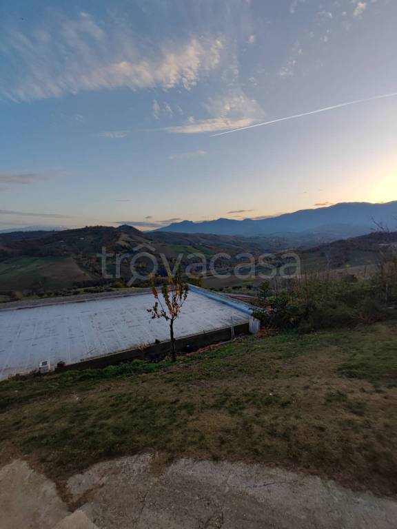 casa indipendente in vendita a Castiglione Messer Raimondo