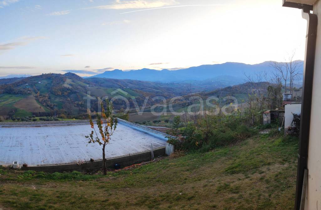 casa indipendente in vendita a Castiglione Messer Raimondo