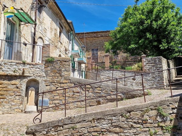casa indipendente in vendita a Castiglione Messer Raimondo in zona Appignano