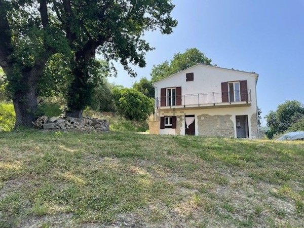 pentavano in vendita a Castiglione Messer Raimondo in zona Appignano