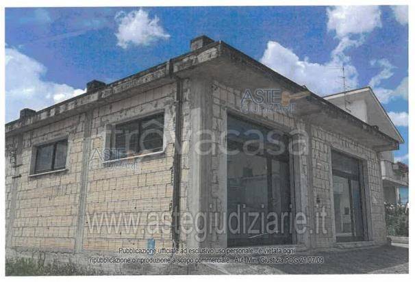 locale commerciale in vendita a Castiglione Messer Raimondo