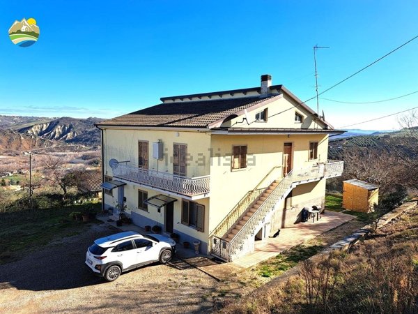 casa indipendente in vendita a Castiglione Messer Raimondo