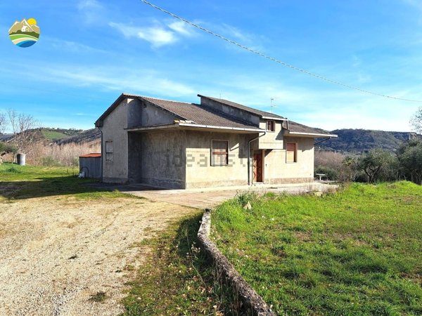 casa indipendente in vendita a Castiglione Messer Raimondo