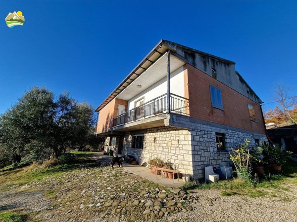 casa indipendente in vendita a Castiglione Messer Raimondo