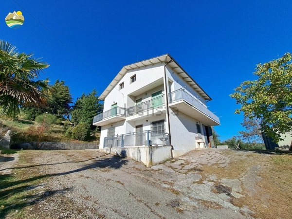 casa indipendente in vendita a Castiglione Messer Raimondo