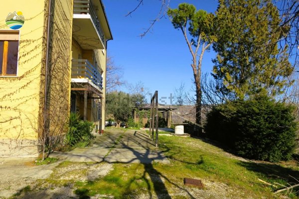 casa indipendente in vendita a Castiglione Messer Raimondo