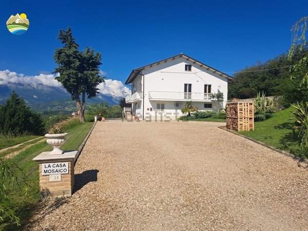 casa indipendente in vendita a Castiglione Messer Raimondo