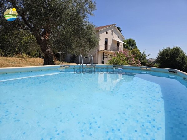 casa indipendente in vendita a Castiglione Messer Raimondo in zona Appignano
