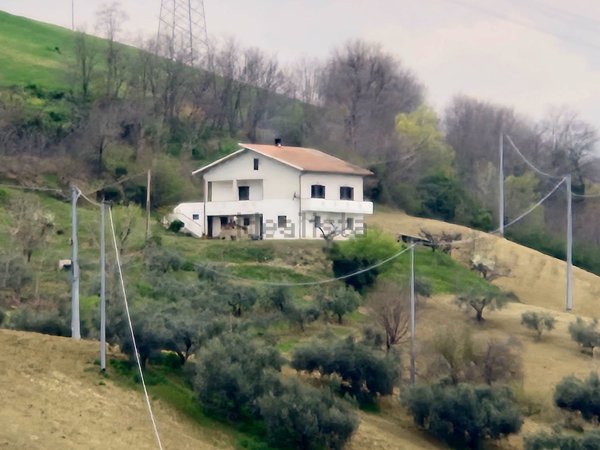 casa indipendente in vendita a Castiglione Messer Raimondo