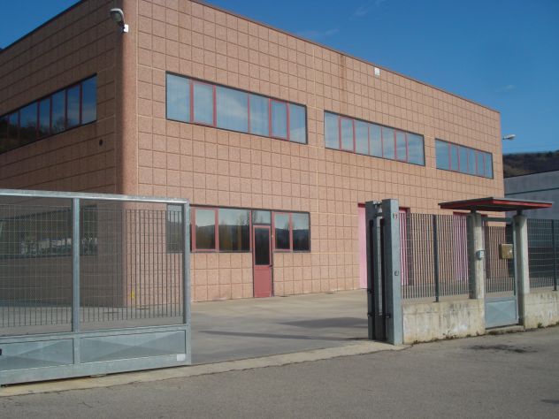 locale commerciale in vendita a Castilenti