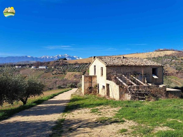casa indipendente in vendita a Castilenti