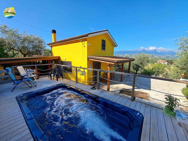 casa indipendente in vendita a Castilenti