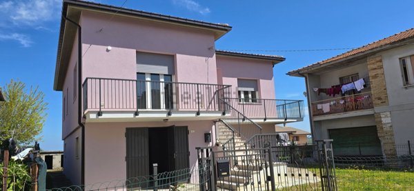casa indipendente in vendita a Castilenti