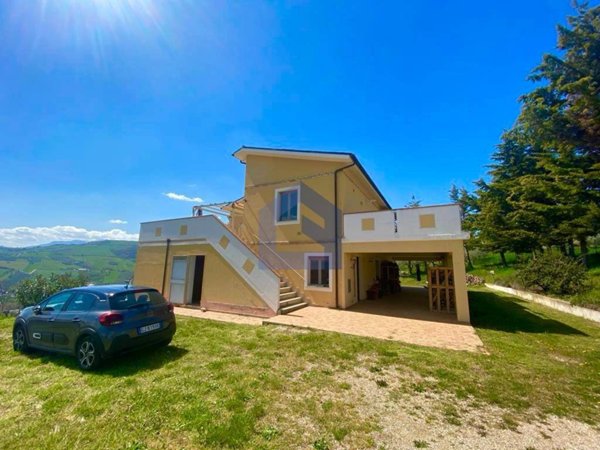 casa indipendente in vendita a Castilenti