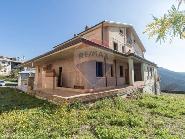casa indipendente in vendita a Castilenti