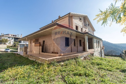 casa indipendente in vendita a Castilenti
