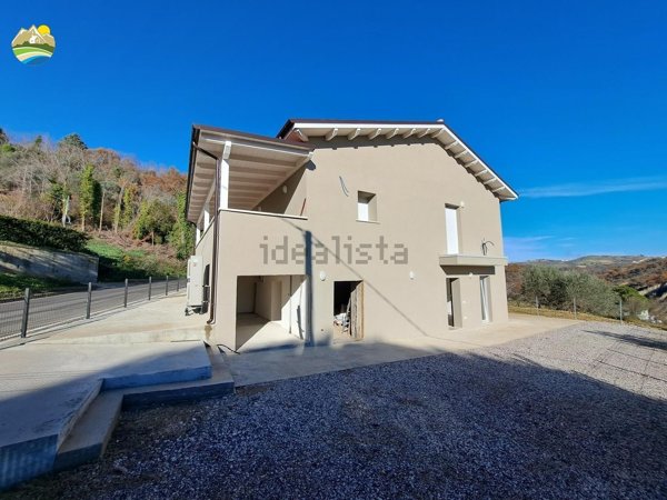 casa indipendente in vendita a Castilenti