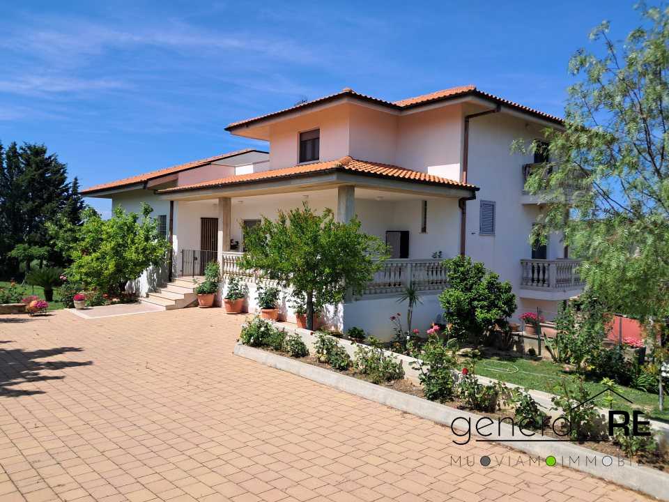 casa indipendente in vendita a Castilenti in zona Colle della Morte